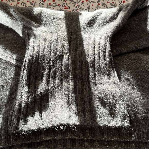 Gorgeous Cliche grey sweater. Size Large. - Picture 5 of 6